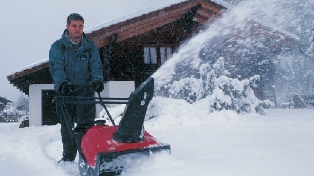Jak przygotować do nowego sezonu odśnieżarkę spalinową? Odśnieżarka Honda HS550