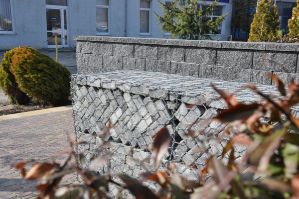 Jak wykonać murki oporowe w ogrodzie - porady ekspertów firmy Polbruk