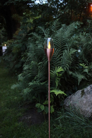 lampion ogrodowy wysoki fot. Westwig.pl