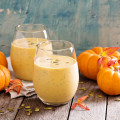 Smoothie dyniowo-owocowe z nerkowcami i nasionami chia