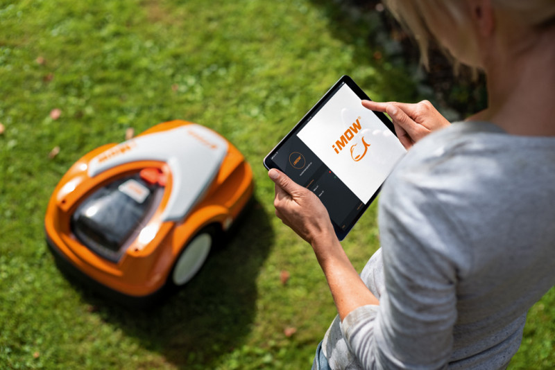 Roboty koszące iMOW