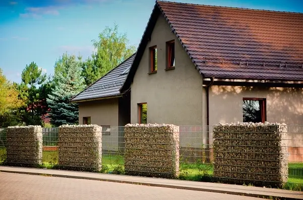 Ogrodzenie z gabionów, fot. Redhen