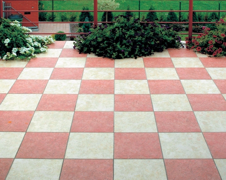 Taras wykończony płytkami ceramicznymi, fot. Ceresit