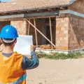 Działka ROD jako dom całoroczny? Co mówią przepisy i jakie są konsekwencje ich łamania