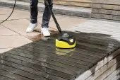 Urządzenie wysokociśnieniowe K 4 Power Control Home | Średniej klasy myjka przeznaczona do usuwania umiarkowanych zabrudzeń. Generują ciśnienie robocze na poziomie 130 barów, wydajność tłoczenia wody wynosi 420 l/h, moc to 1800 W, a wydajność powierzchniowa – 30 m²/h. Dodatkowo wyposażone są w innowacyjny silnik chłodzony wodą, który wyróżnia się wysoką żywotnością i cichą pracą. Pompa wykonana jest z trwałego kompozytu (poliamid i włókno szklane), co zapewnia odporność na korozję, środki czyszczące i oleje.