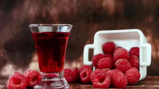 Przepisy na malinówki – 7 nalewek z malin na każdą okazję!