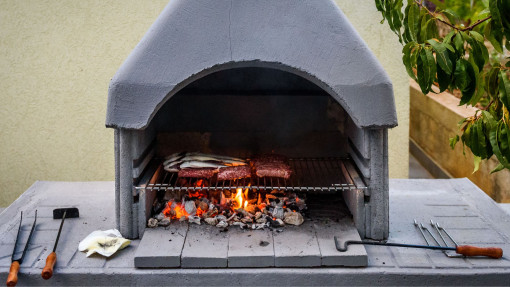 Betonowy grill ogrodowy: wady i zalety. Na co zwrócić uwagę przy zakupie?