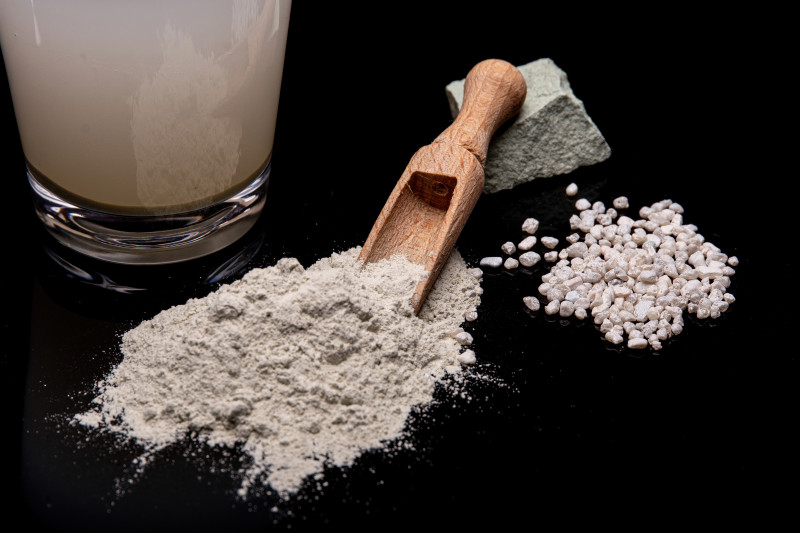 Zeolit to naturalny minerał o strukturze mikroporowatej