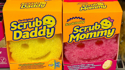 Scrub Daddy i Scrub Mommy – gąbki czyszczące do "zadań specjalnych". Kiedy stosować? Czym się różnią?
