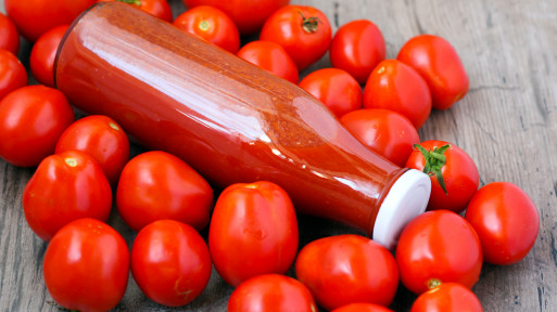 Jak zrobić najlepszy domowy ketchup z pomidorów? Przepisów jest kilka. Który wybierzesz?